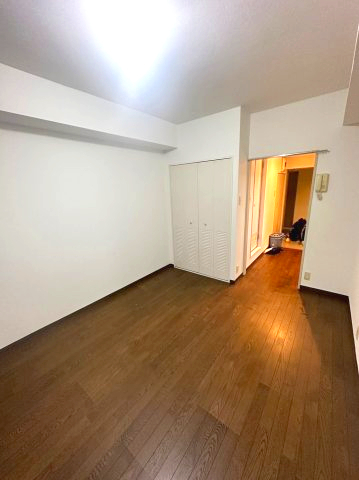 居室・リビング　収納付の洋室