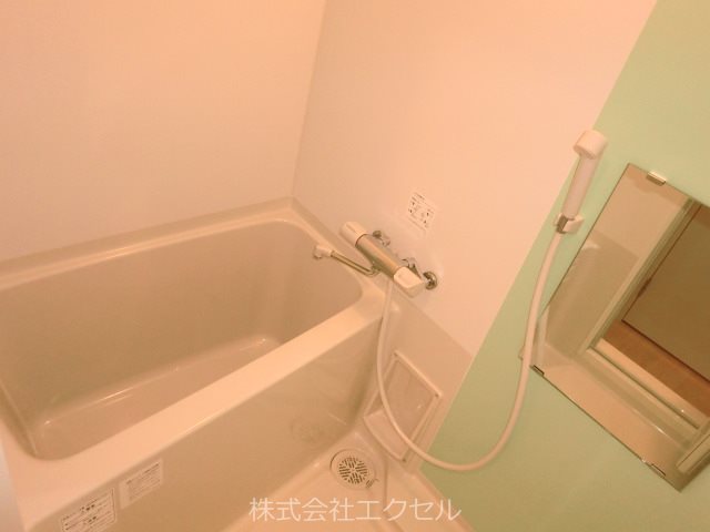 バス・シャワールーム　浴室乾燥機付きです。