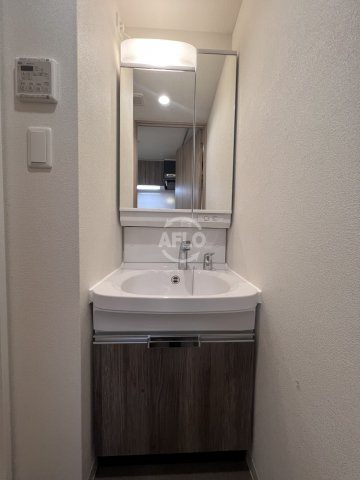 洗面設備　プレサンス天満橋ヴェルエラ　洗面台