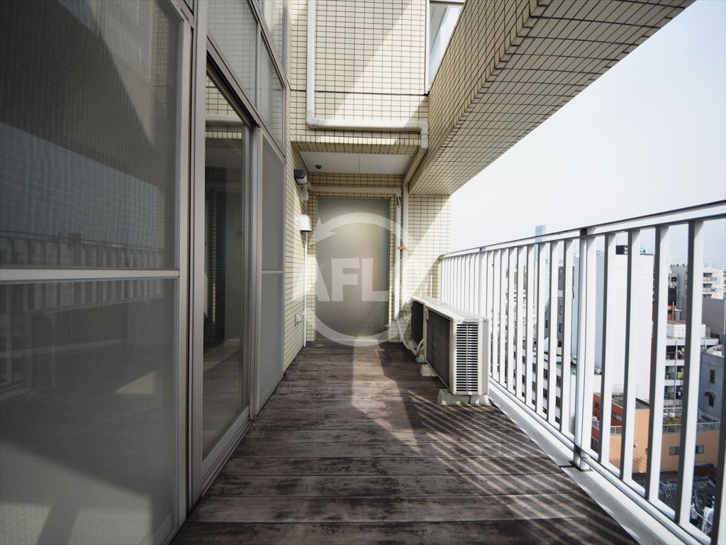 バルコニー　ゼウス難波プレミアム　バルコニー