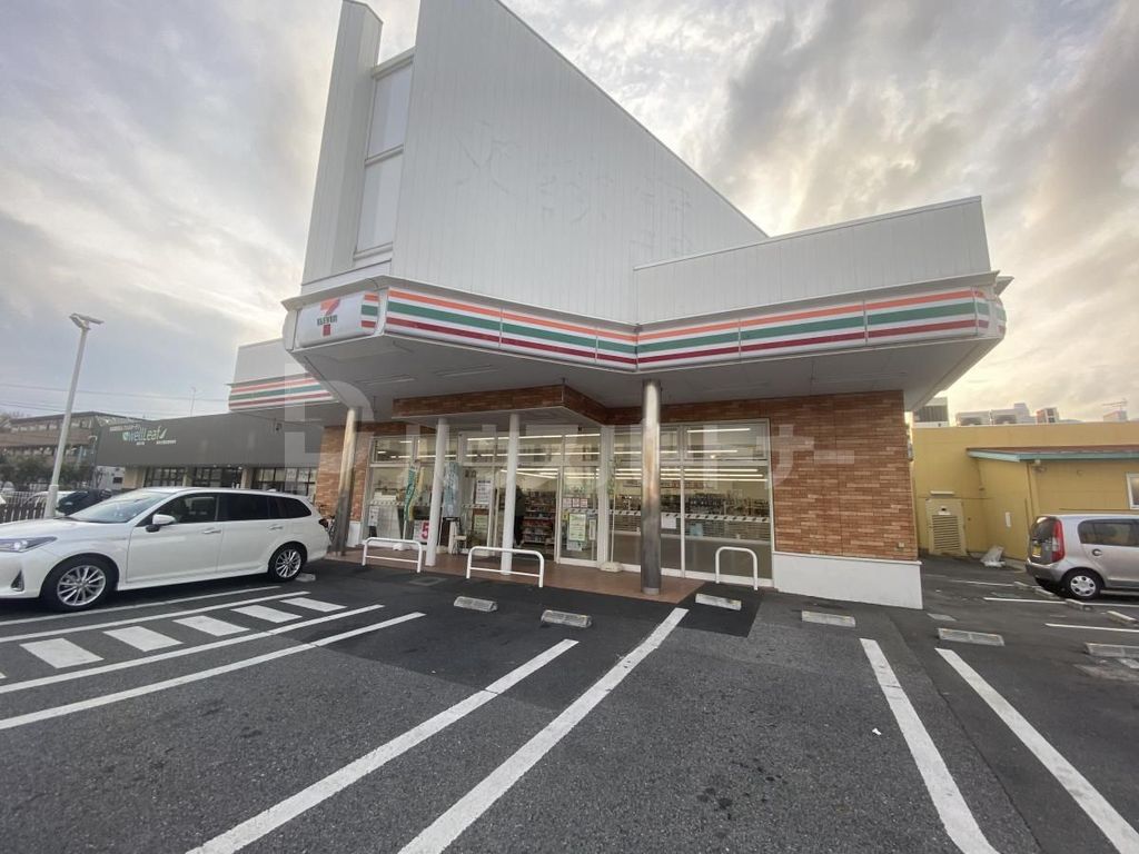 コンビニ　セブンイレブン流山西初石3丁目店（コンビニ）まで470m