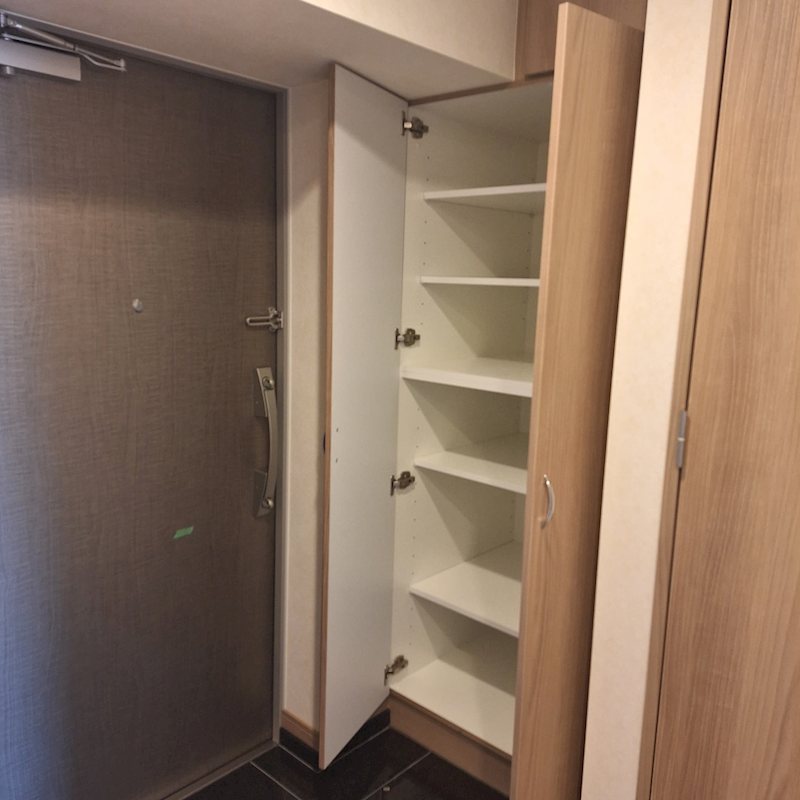 その他　下足入