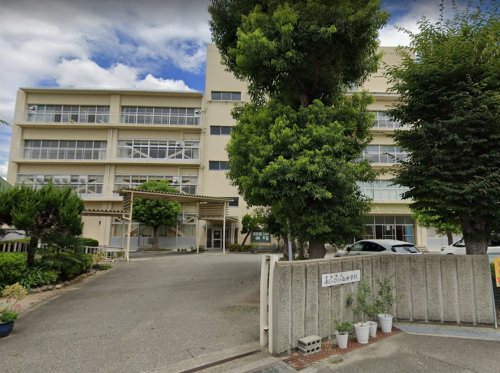 中学校　宝塚市立南ひばりガ丘中学校（中学校）まで1282m