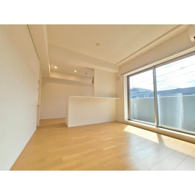 居室・リビング　こちらの居間で趣味の時間をお楽しみください