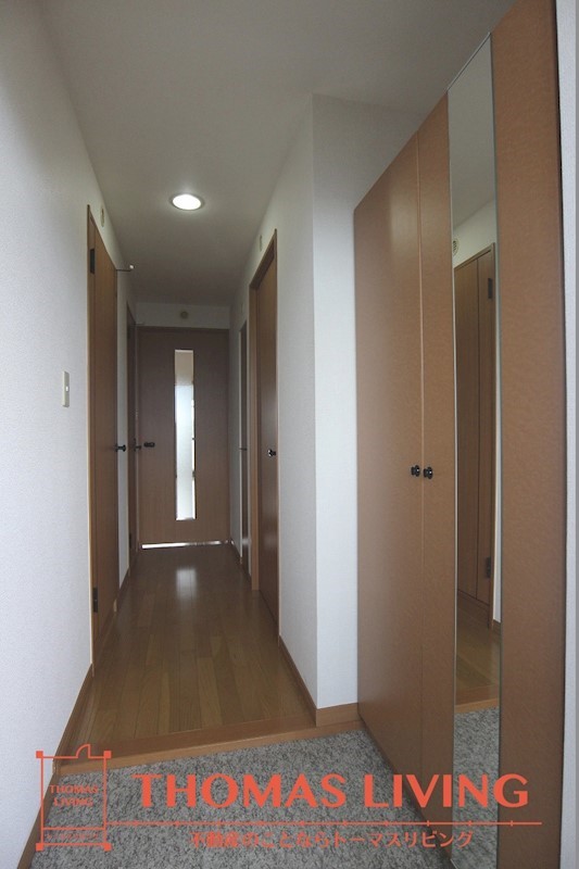 玄関　※写真を準備中のため、同物件の別室写真をご参照ください。