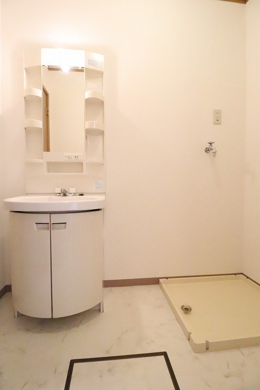 洗面設備　※反転写真使用