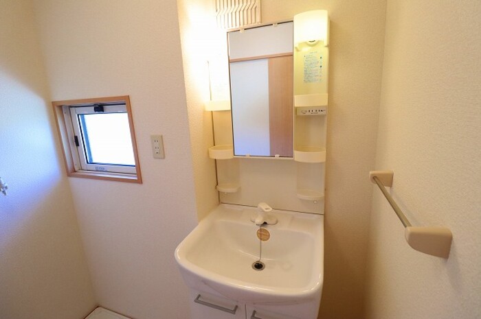 洗面設備　使いやすい洗面所です