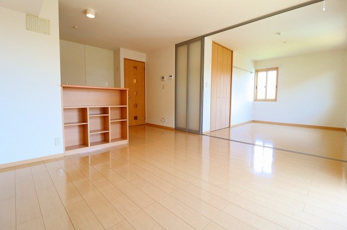 居室・リビング　こちらのリビングで趣味の時間をお楽しみください