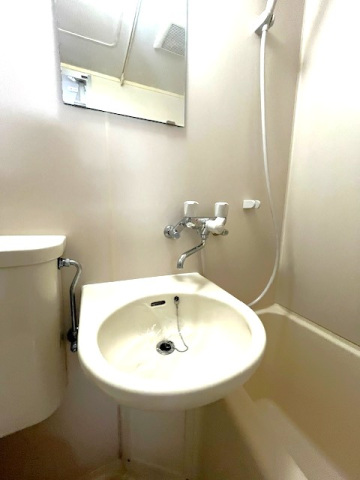 洗面設備　※他号室の写真です。