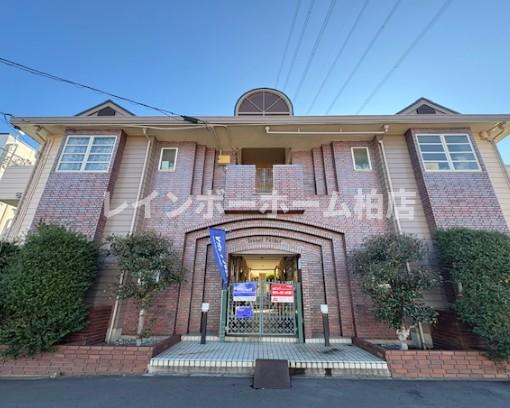 建物外観　落ち着いた雰囲気の外観です