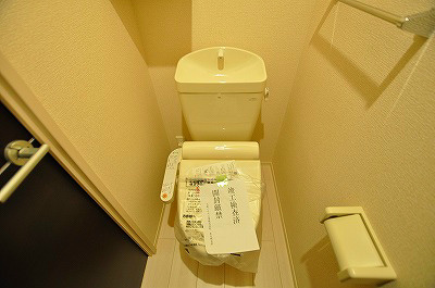 トイレ　温水洗浄便座付き