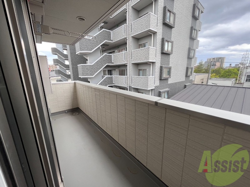 バルコニー　バルコニーが付いているので洗濯物も干せます！