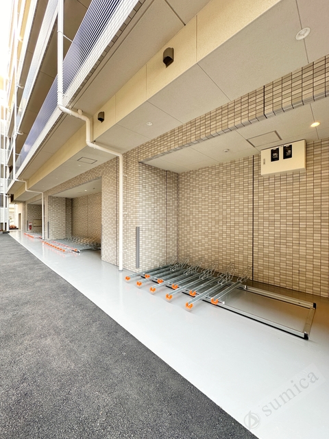 その他共有部分　屋根付き駐輪場。大事な自転車も雨でも安心♪