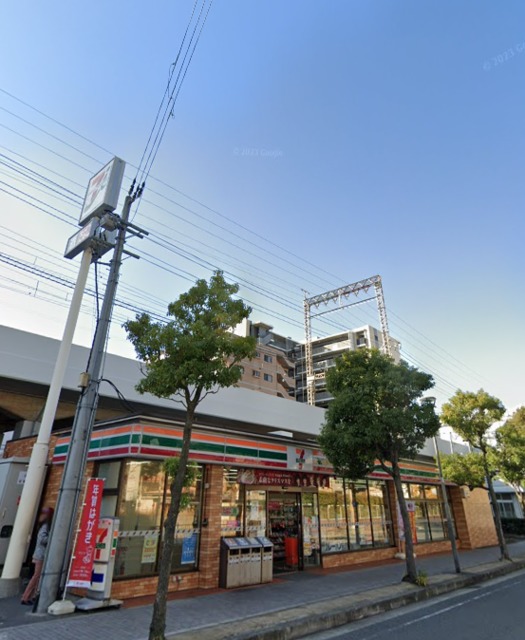 コンビニ　セブンイレブン東大阪小阪3丁目店（コンビニ）まで304m
