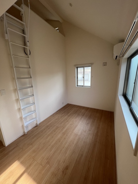 その他部屋・スペース　ロフト付き洋室。