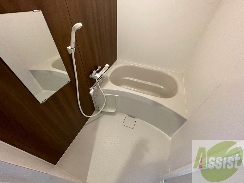 バス・シャワールーム　お風呂になります。一日の疲れを癒してくださいね。