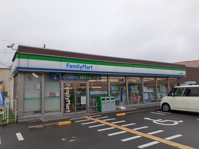 コンビニ　ファミリーマート様（コンビニ）まで260m