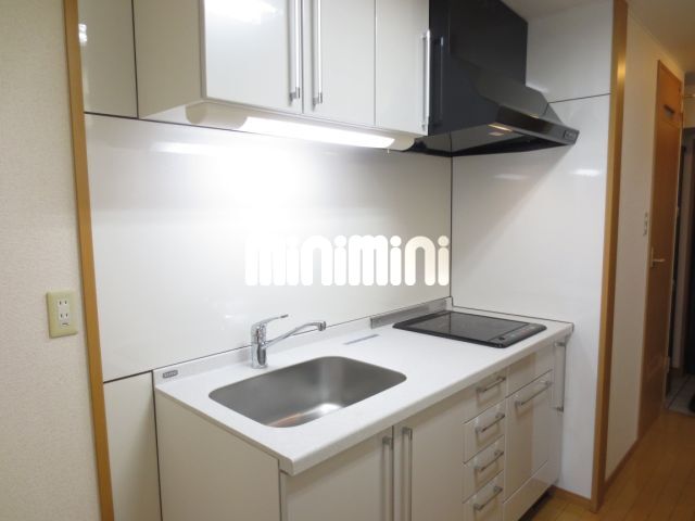 キッチン　収納豊富。システムキッチン。