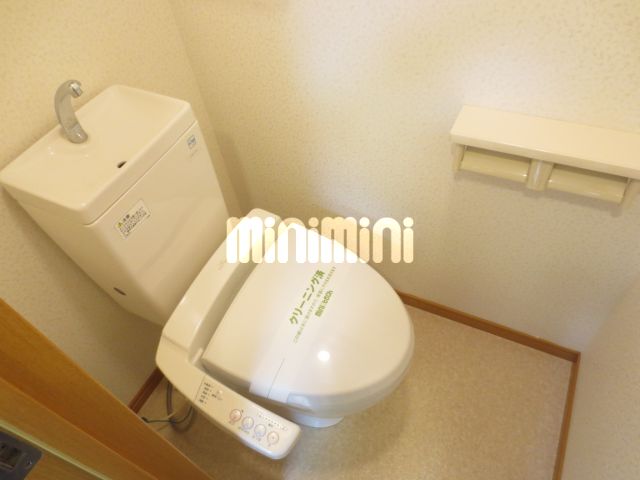 トイレ　ウォシュレット完備。