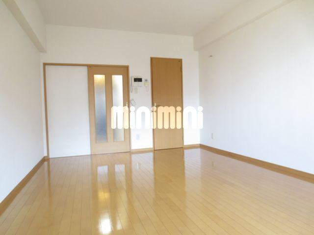 その他部屋・スペース　１１帖のお部屋でゆったり過ごせます。