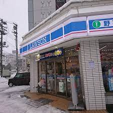 コンビニ　ローソン札幌南6条西七丁目店（コンビニ）まで185m