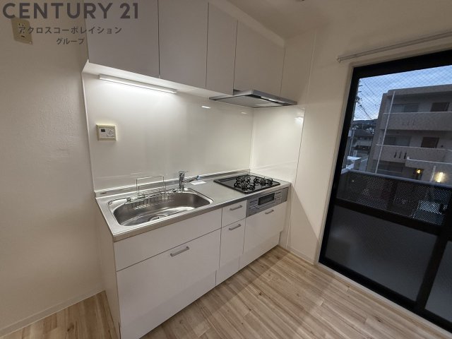 キッチン　3口ガスコンロ付で機能的なキッチンです！