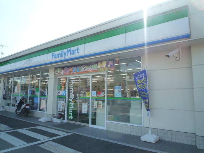 コンビニ　ファミリーマート（コンビニ）まで310m