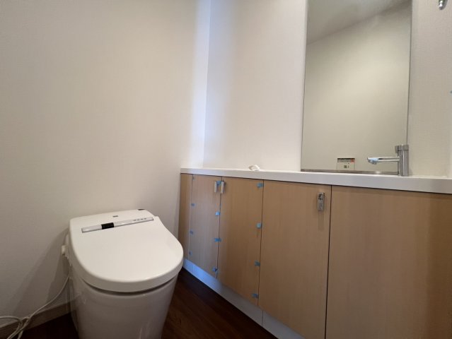 トイレ　トイレの収納もたっぷりです