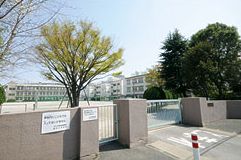 小学校　川口市立飯仲小学校（小学校）まで667m
