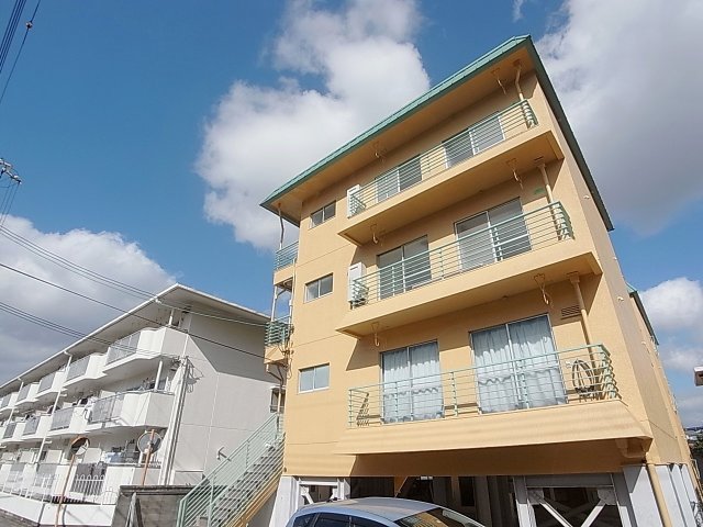 建物外観　閑静な住環境の人気リノベーション物件