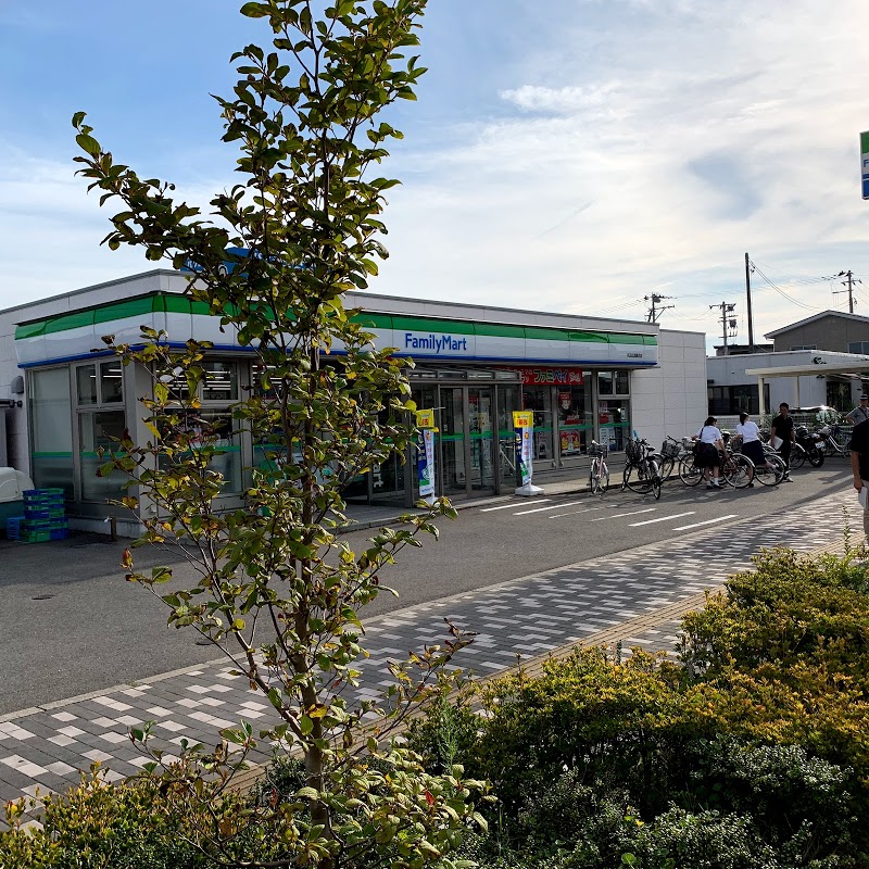 コンビニ　ファミリーマート秋田広面鍋沼店（コンビニ）まで318m