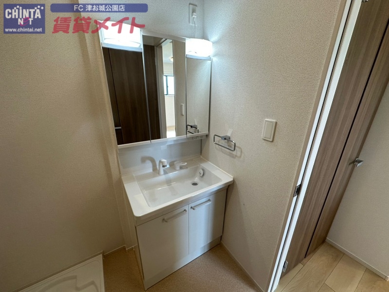 洗面設備　同型参考写真
