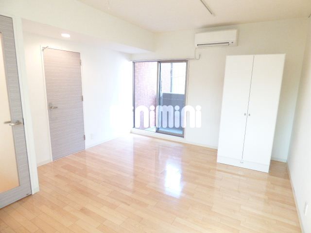 居室・リビング　明るい雰囲気のお部屋です。