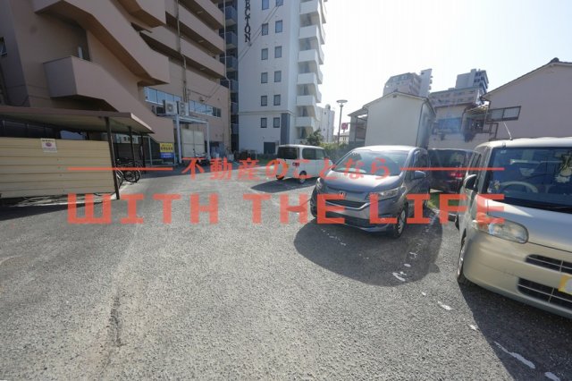 駐車場　駐車場に車を止められます