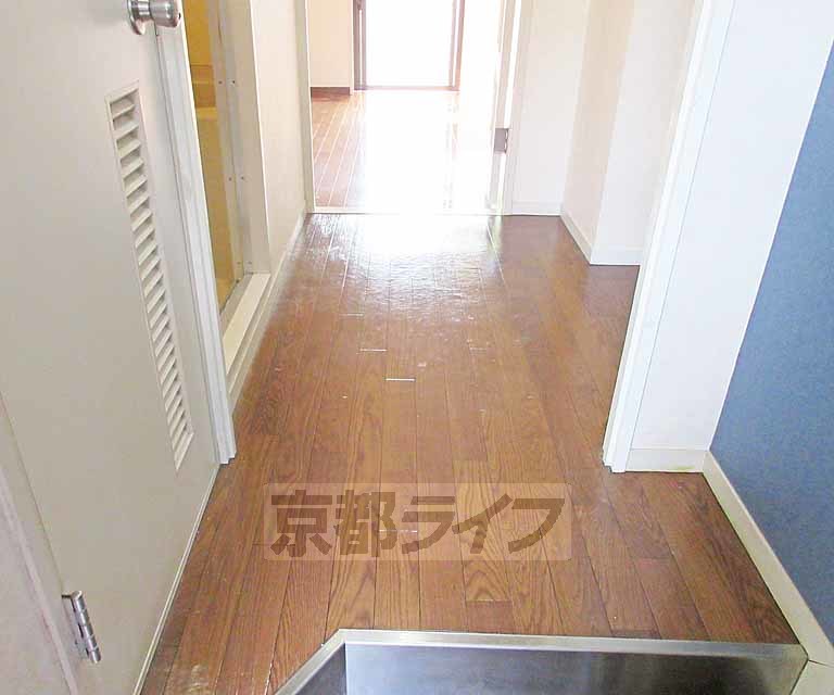 その他部屋・スペース　玄関を開けると廊下が広がっています！