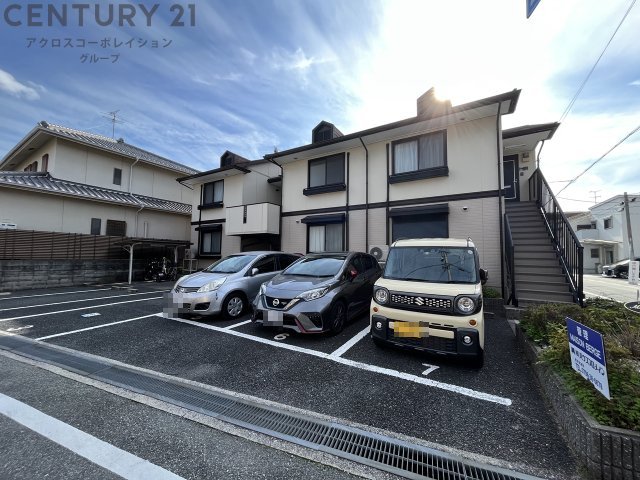 建物外観　敷地内に駐車場があります！