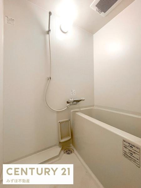 バス・シャワールーム　バス・トイレ別でゆっくり入浴できます☆