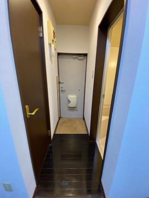 玄関　同タイプの別部屋の写真です