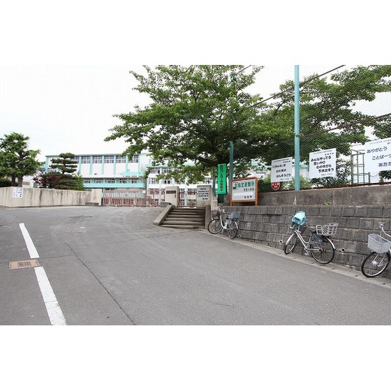 小学校　仙台市立荒巻小学校（小学校）まで763m