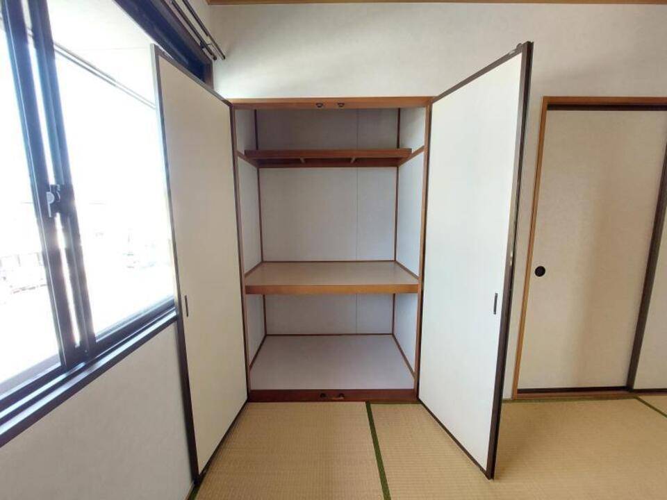 収納　押入れ