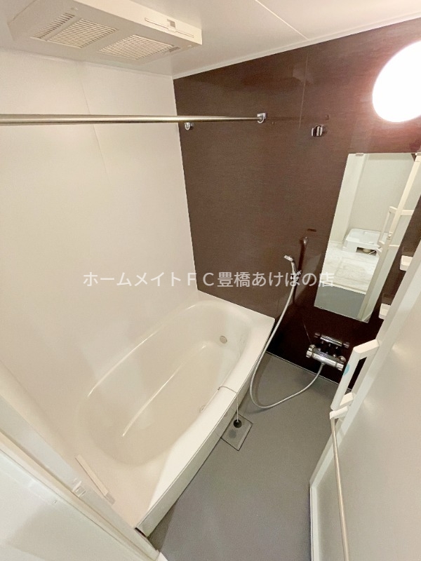 バス・シャワールーム　同型別部屋写真（反転）