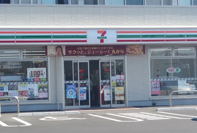 コンビニ　セブンイレブン 吉川さくら通り店（コンビニ）まで972m