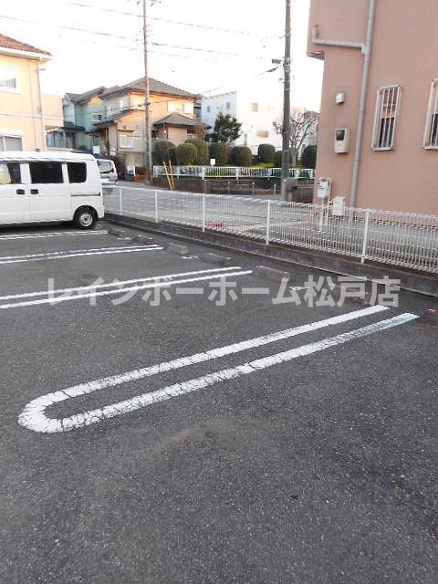 駐車場　駐車場に車を止められます