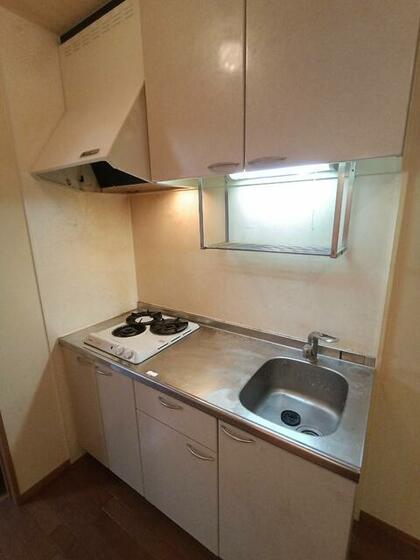 キッチン　参考画像：同建物の別のお部屋の写真です