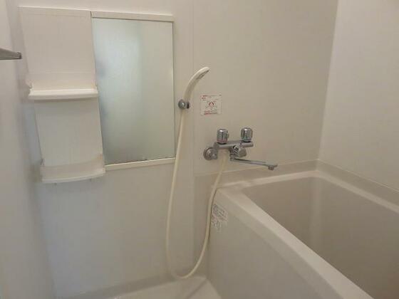 バス・シャワールーム　参考画像：同建物の別のお部屋の写真です