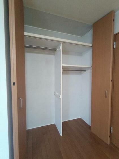 収納　参考画像：同建物の別のお部屋の写真です