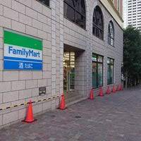 コンビニ　ファミリーマート 汐留イタリア街店（コンビニ）まで210m