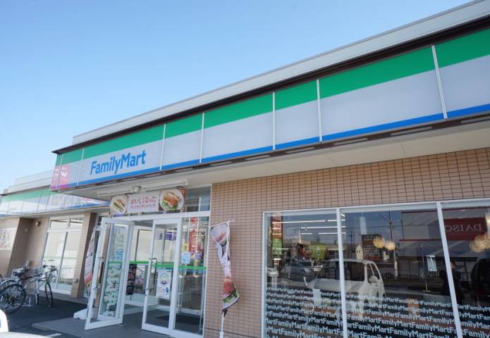 コンビニ　ファミリーマート（コンビニ）まで595m