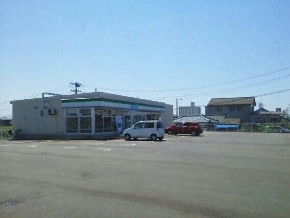 コンビニ　ファミリーマート新津善道町店（コンビニ）まで600m