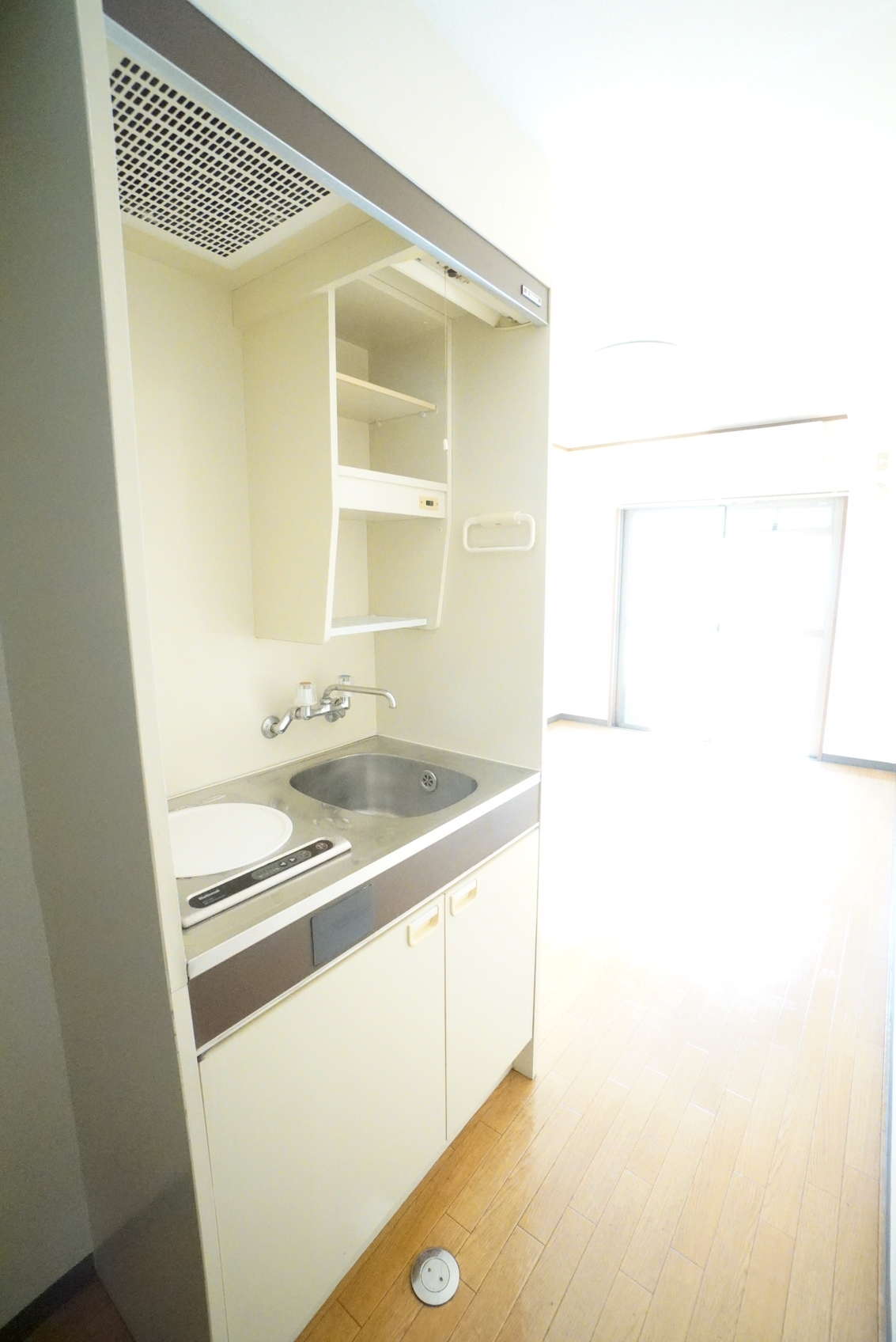 洗面設備　※同物件別号室の参考写真です。